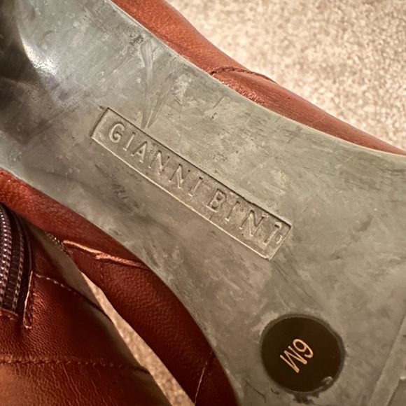 Gianni Bini brown boot. Size 6. - Picture 7 of 10